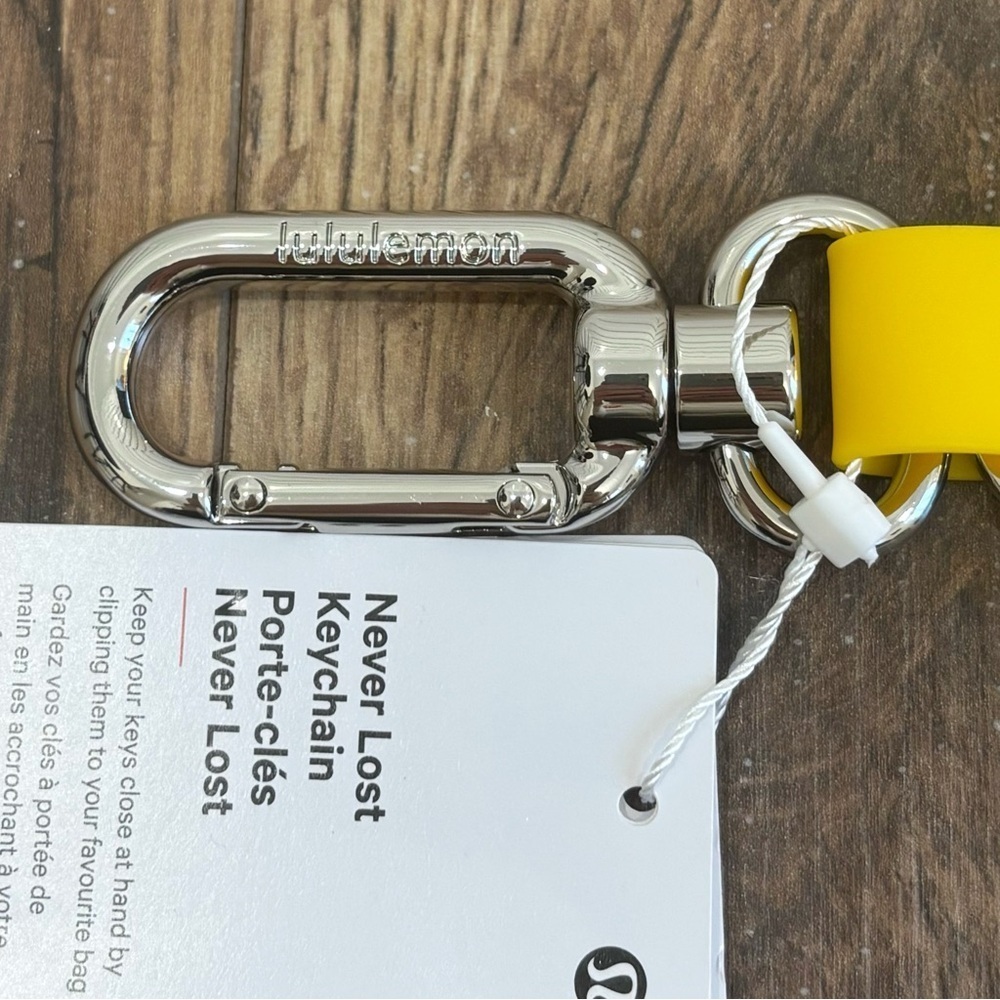 NWT Lululemon Never Lost Keychain In Maze Yellow/Graphite Grey - Picture 3 of 5